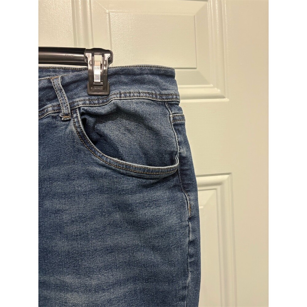 BloomChic Jeans Womens Size 18 Blue Denim Capri High Rise Stretch 21 - Picture 3 of 7